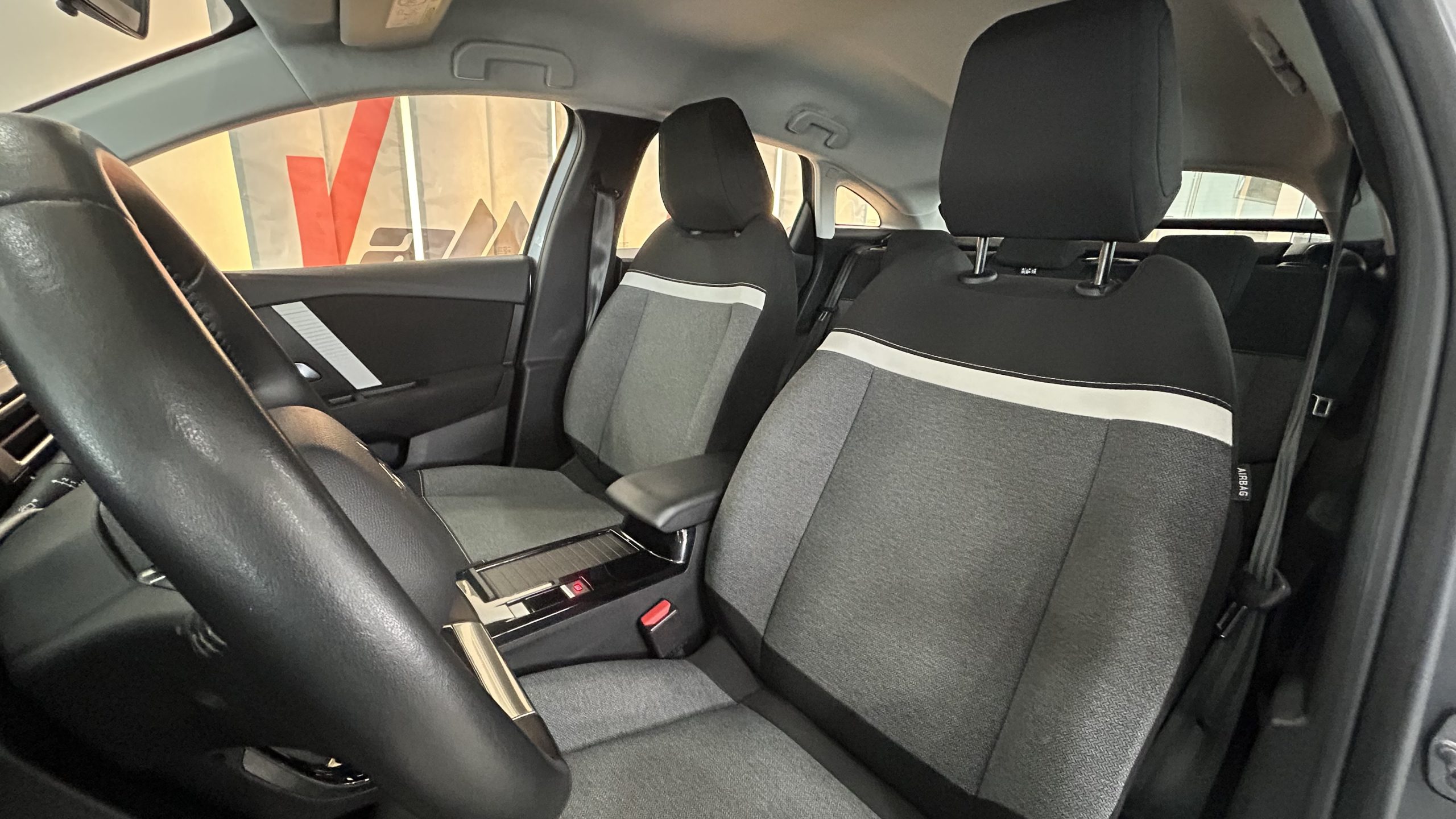 Citroen C4 Shine 130cv 2024