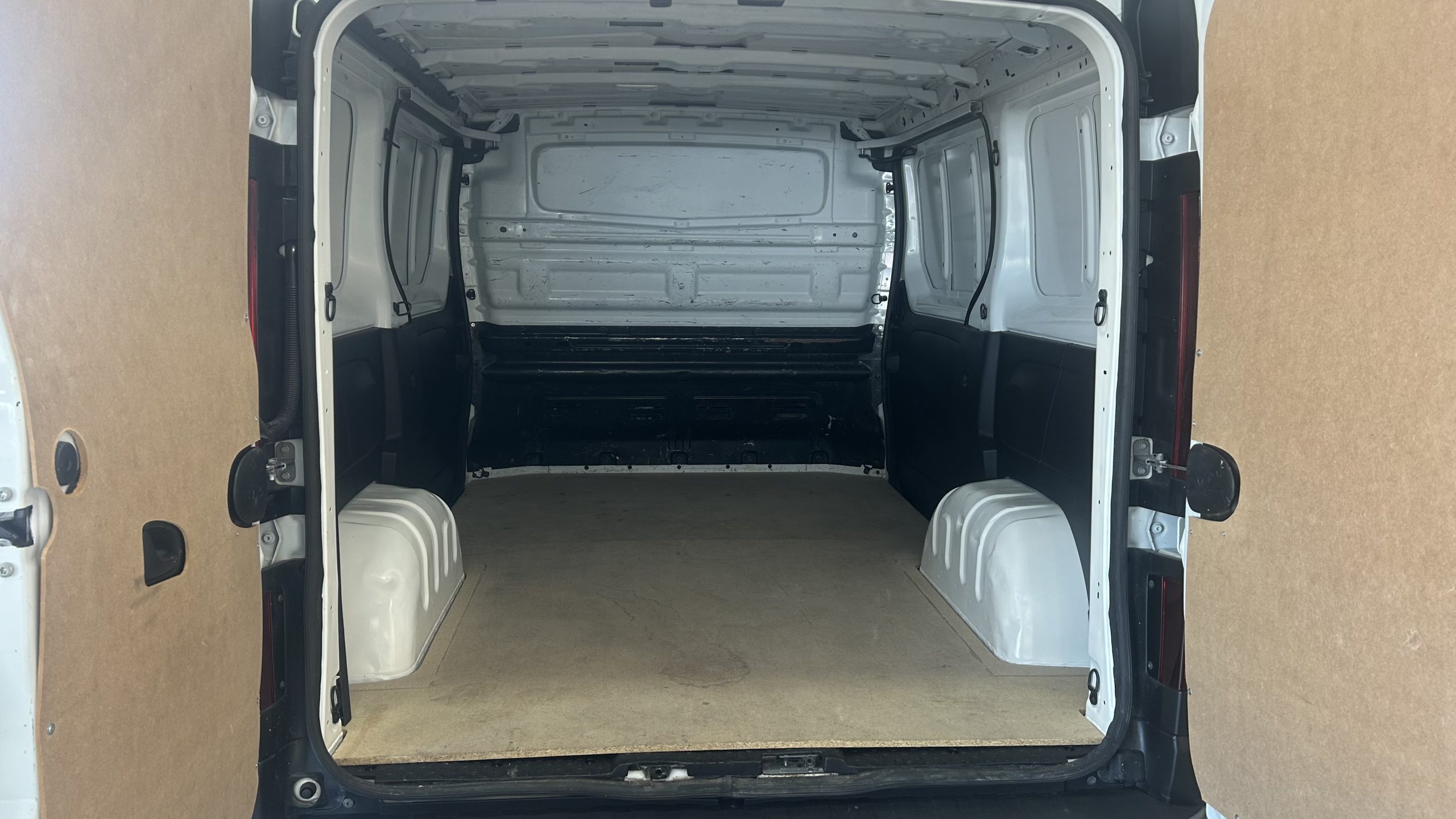 Nissan NV300 2021