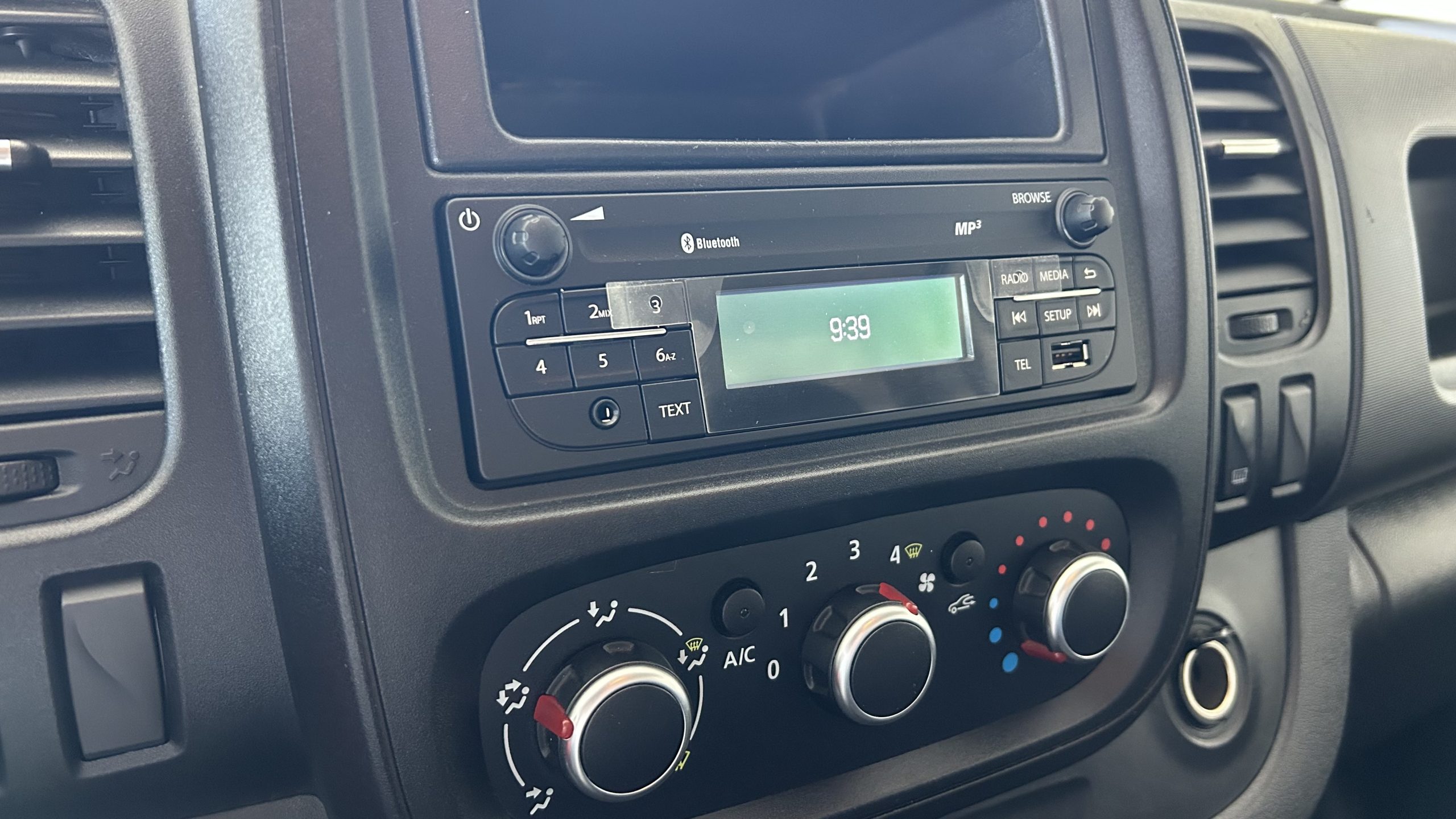Nissan NV300 2021