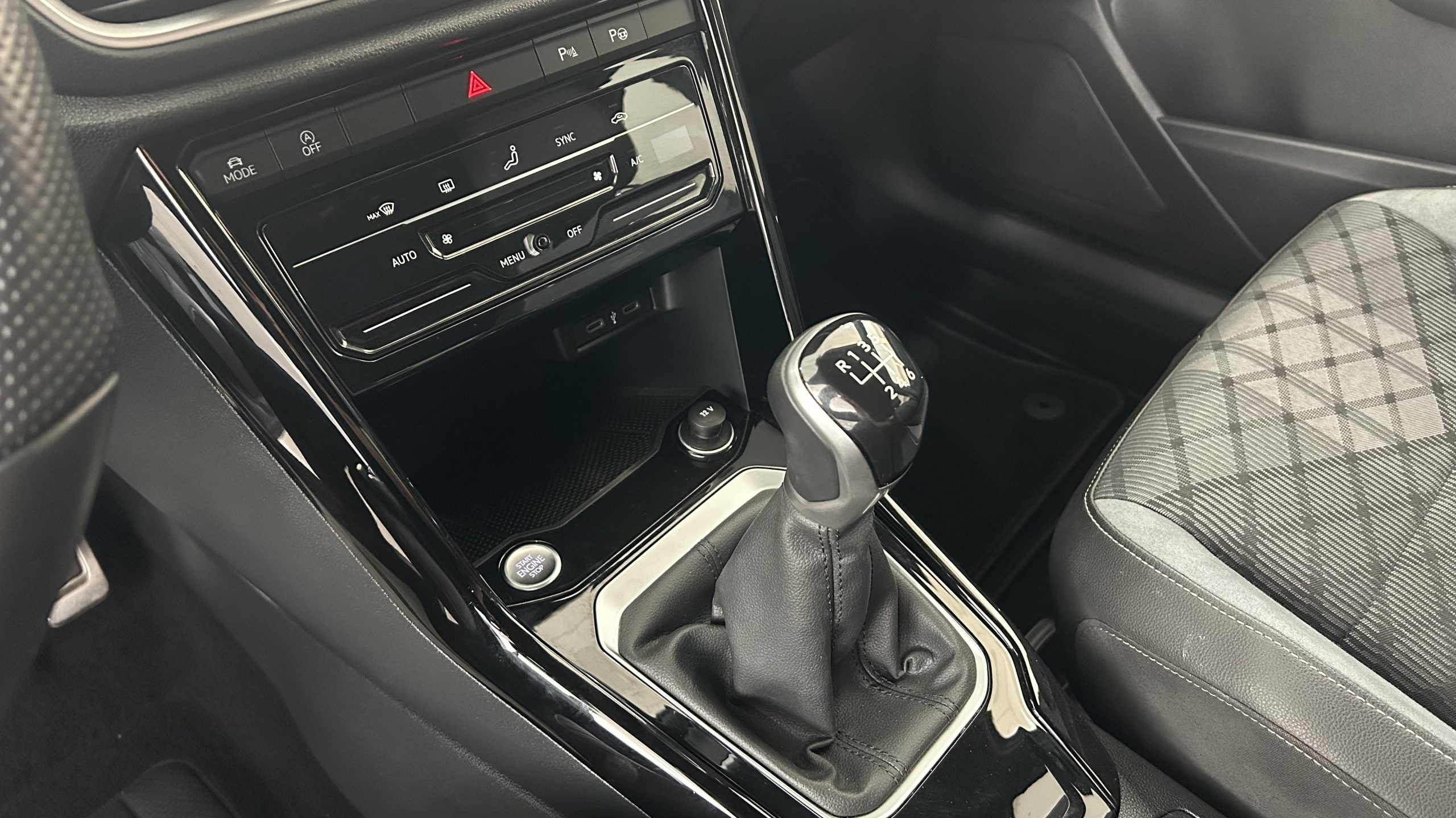 Volkswagen T-Roc R line 150cv 2022